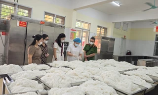 Hà Nội kiểm tra chất lượng bữa ăn bán trú các trường tiểu học