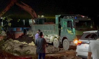 Vận chuyển phế thải bằng đường sông từ Hà Nội về Ninh Bình đổ trộm 