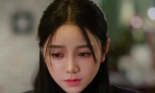 Chiếc quần jeans của Quỳnh Kool gây tranh luận