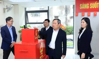 Chủ tịch Hà Nội kiểm tra công tác bầu cử tại 3 phường trung tâm
