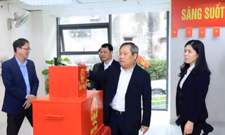 Chủ tịch Hà Nội kiểm tra công tác bầu cử tại 3 phường trung tâm