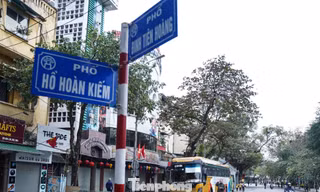 Đề xuất mở rộng cấm xe trên 16 chỗ trên toàn bộ phường Hoàn Kiếm giờ cao điểm