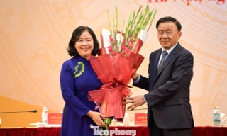 Bà Bùi Thị Minh Hoài giữ chức Chủ tịch Ủy ban Trung ương Mặt trận Tổ quốc Việt Nam