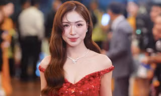 NSND Tự Long, NSND Xuân Bắc, nhạc sĩ Nguyễn Văn Chung và nhiều nghệ sĩ đổ bộ thảm đỏ Cống hiến 