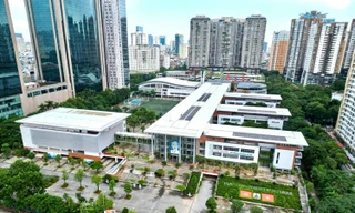 Trường chuyên Amsterdam vừa cải tạo đã thấm dột, rơi đá ốp: Chủ đầu tư nói gì?