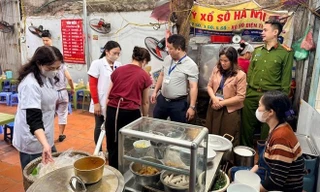 Hà Nội: Quán bún riêu phố cổ bị 'đóng cửa' sau phản ánh của du khách 