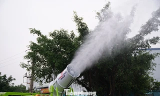Hà Nội có thêm các xe 'pháo xa sương mù' dập bụi mịn 