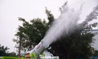 Hà Nội có thêm các xe 'pháo xa sương mù' dập bụi mịn 