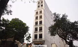 Tháo dỡ công trình khách sạn 9 tầng sát hồ Hoàn Kiếm