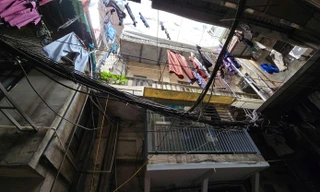 Công trình chồng tầng trái phép sát hồ Gươm bị phạt hơn 100 triệu đồng, không tự tháo dỡ sẽ cưỡng chế