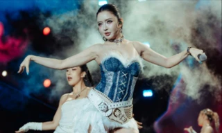 Hàng vạn khán giả đổ về Yên Sở 