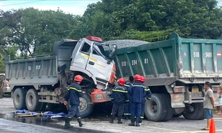 Hai xe ben đâm thẳng vào nhau, tài xế tử vong