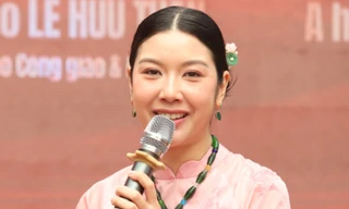 Á hậu Thúy Vân kể nhịn ăn sáng lấy tiền mua báo