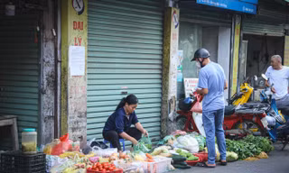Hà Nội nghiên cứu loạt cơ chế khuyến khích người dân bỏ chợ 'cóc', chợ 'tạm' 