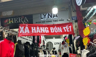 Vừa mở cửa trở lại, chợ Ninh Hiệp đã đua nhau 'xả hàng Tết'