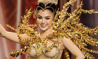 Thí sinh xiếc khỉ, trườn bò trên sân khấu Hoa hậu Hòa bình