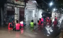 Hàng nghìn hộ dân Sóc Sơn ngập trong biển nước