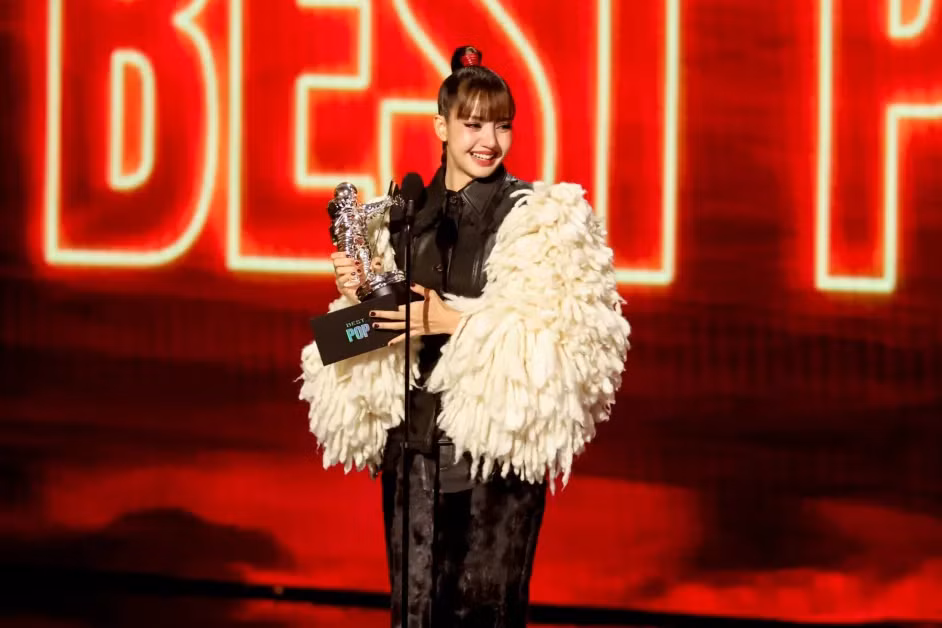 lisa-vmas-1.png
