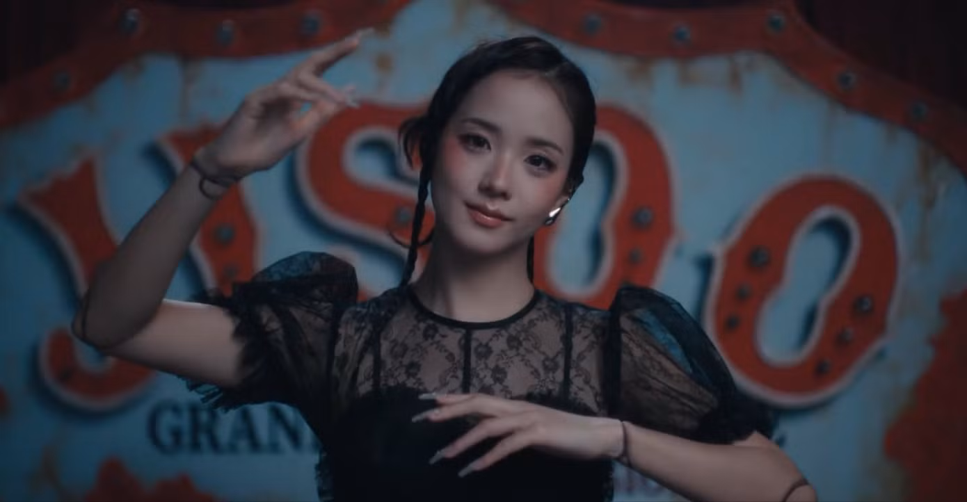 jisoo-click-2.jpg
