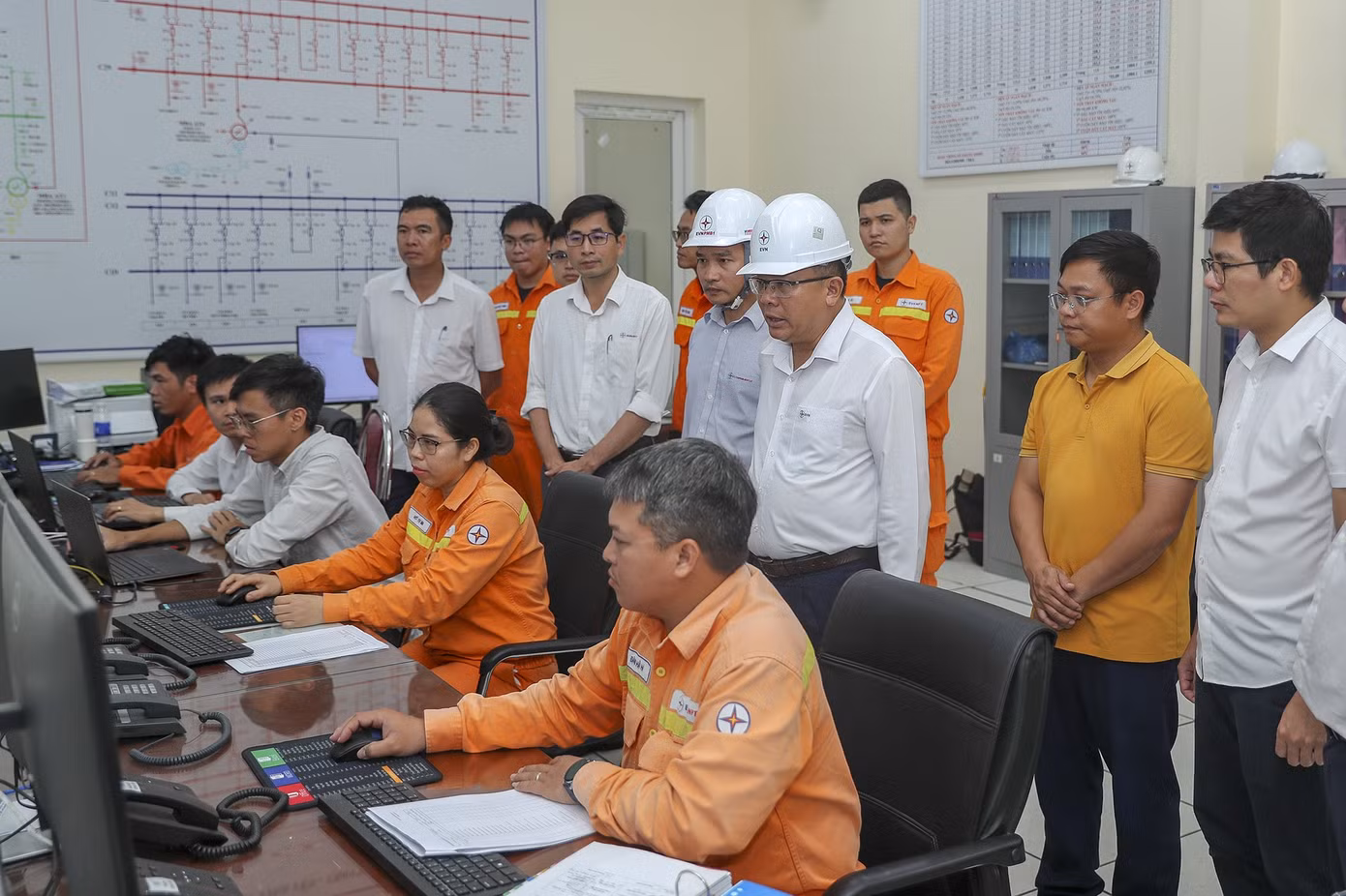 ptgd-pham-hong-phuong-chi-dao-cong-tac-dong-dien-duong-day.png