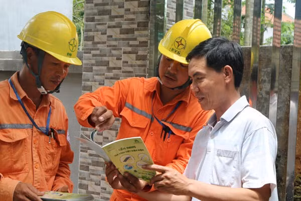 ai-la-nguoi-huong-loi-khi-gia-dien-tang.jpg