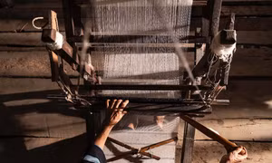 Triển lãm nghệ thuật 'Dệt một ngày, thương một đời'