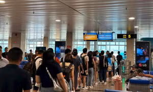 Săn vé Tết "bỏng tay": Sinh viên thong thả, dân văn phòng "nín thở" chốt đơn