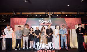 Đạo diễn "Bóng Ma Nhà Hát" bất ngờ nhờ "Chị Phiến" hỗ trợ trong buổi ra mắt phim