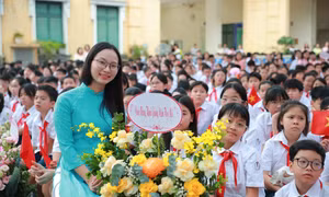 Hà Nội: Thầy cô và học trò trường THCS Trưng Vương rộn ràng đón năm học mới