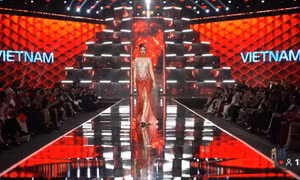 Miss Cosmo 2025: Hoa hậu Phương Linh trình diễn thế nào trong đêm Bán kết?