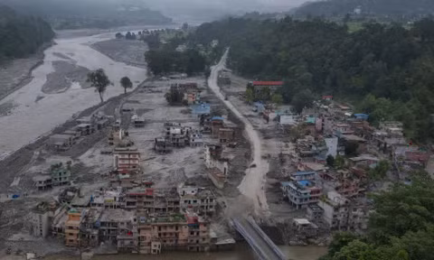 Chuyên gia giải mã yếu tố gây ra trận lũ quét thảm khốc ở biên giới Nepal - Trung Quốc