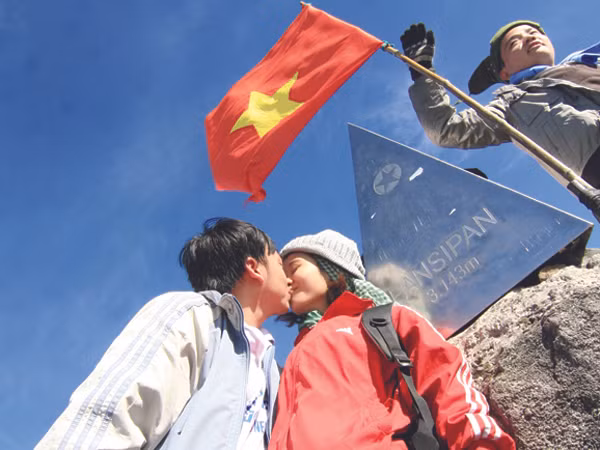 Cõng tình yêu... lên trời