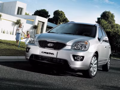 Kia trình làng New Carens bản 2011