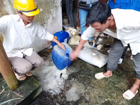 Dân dựng thêm lều canh gác hiện trường