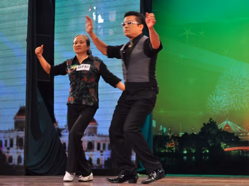 Cụ bà 60 tuổi nhảy Gangnam Style