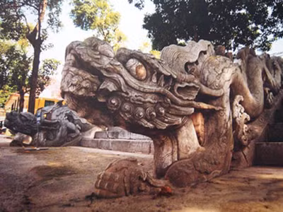 Rồng đá tại Điện Kính Thiên. Ảnh: CTV