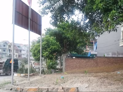 Bất thường cấp đất cho con 'quan'