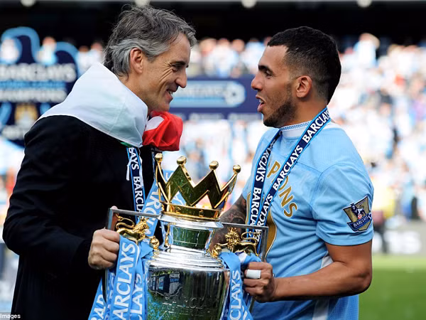Vỡ òa niềm vui ngày Man City vô địch Premier League