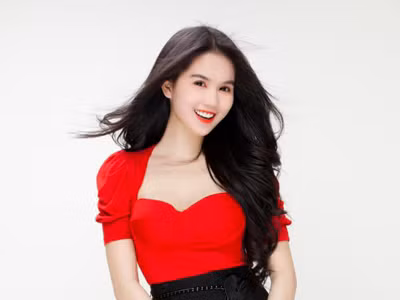 Khoe da nõn nà với sắc đỏ như Ngọc Trinh