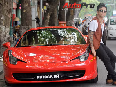 Bất ngờ gặpTuấn Hưng lái Ferrari 458 Italia trên phố