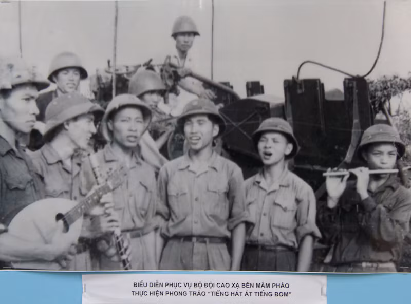 Tái hiện ‘Hà Nội - Điện Biên Phủ trên không’ qua ảnh