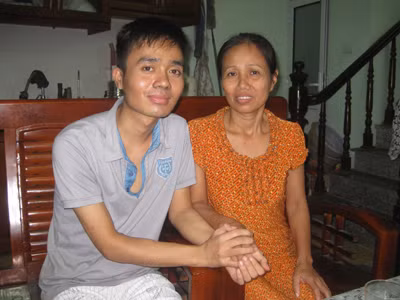Mẹ hiến thận cho con nuôi ước mơ