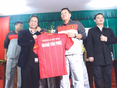 VFF chờ HLV Hoàng Văn Phúc đổi ý