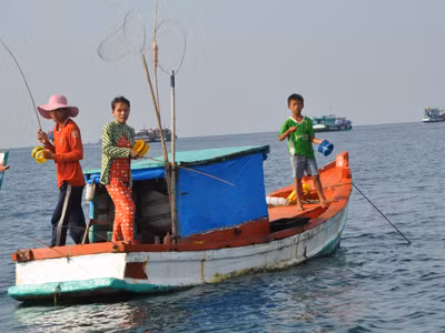 Câu cá trên biển Hòn Thơm