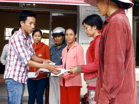 Tiền Phong đến với vùng tâm bão ở Nghệ An, Quảng Nam