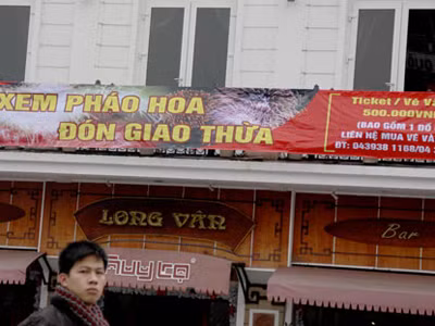 Nửa triệu đồng một chỗ ngồi xem pháo hoa