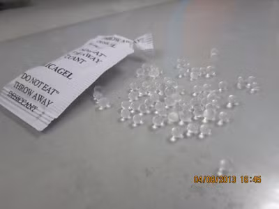Nhiều trẻ bỏng mắt từ túi chống ẩm