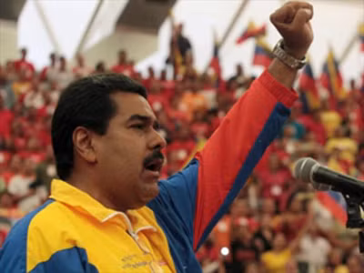 Tranh cử Tổng thống Venezuela: Lái xe buýt 'đấu' triệu phú