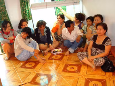 Các con bạc bị bắt giữ tại sòng bạc “quý bà”