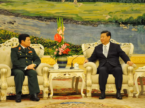 Phó Chủ tịch Trung Quốc Tập Cận Bình tiếp Trung tướng Ngô Xuân Lịch. Ảnh: TTXVN